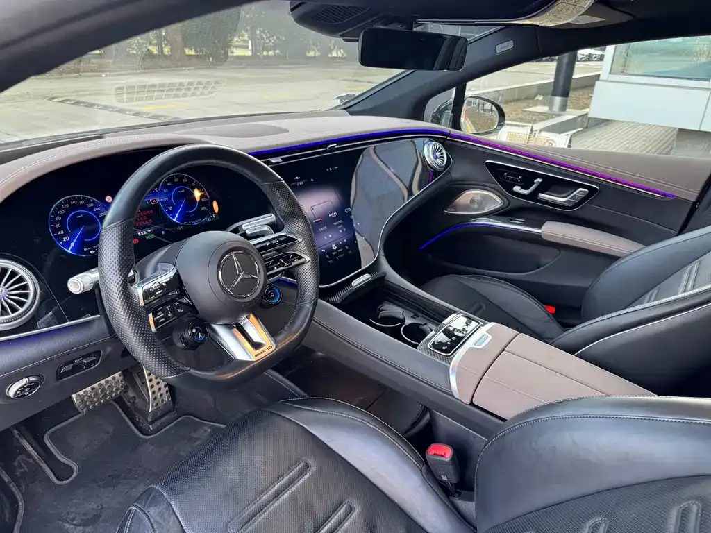 Mercedes-Benz EQS AMG — фото 3