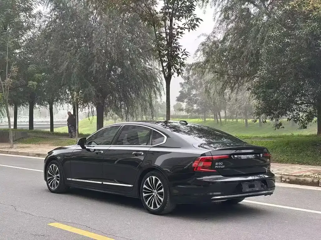 Volvo S90 — фото 9