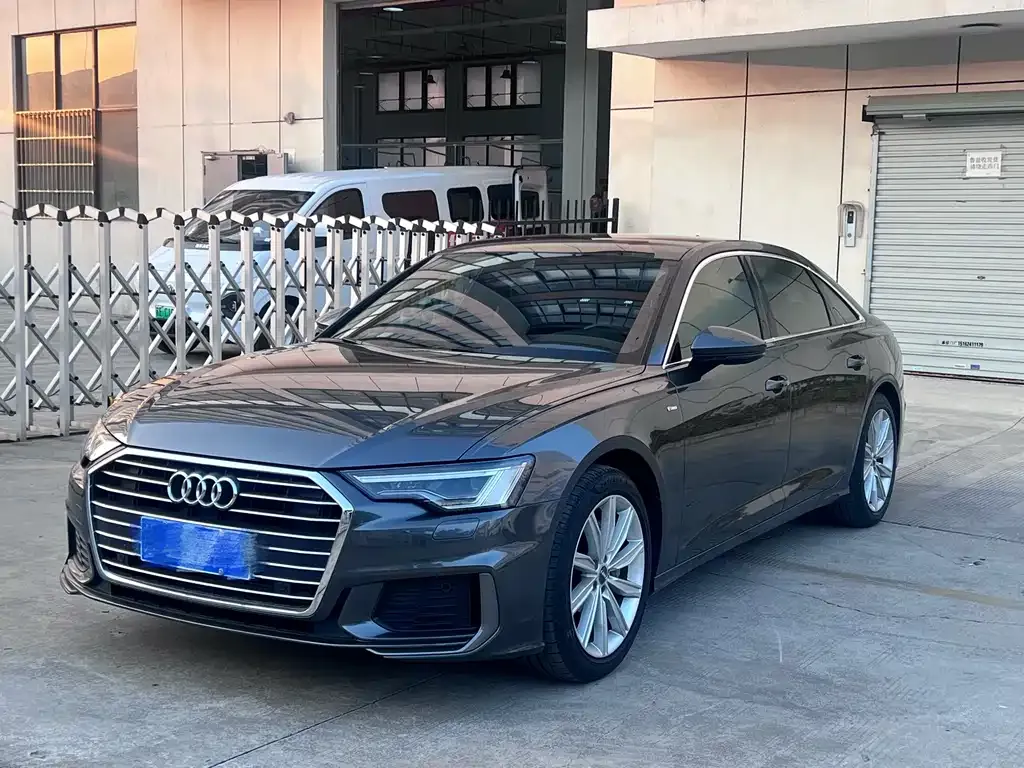Audi A6L — фото 1
