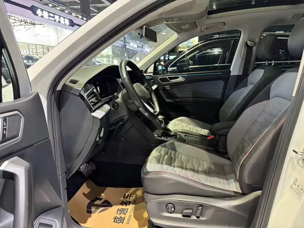 Volkswagen Tiguan L New Energy — фото 3
