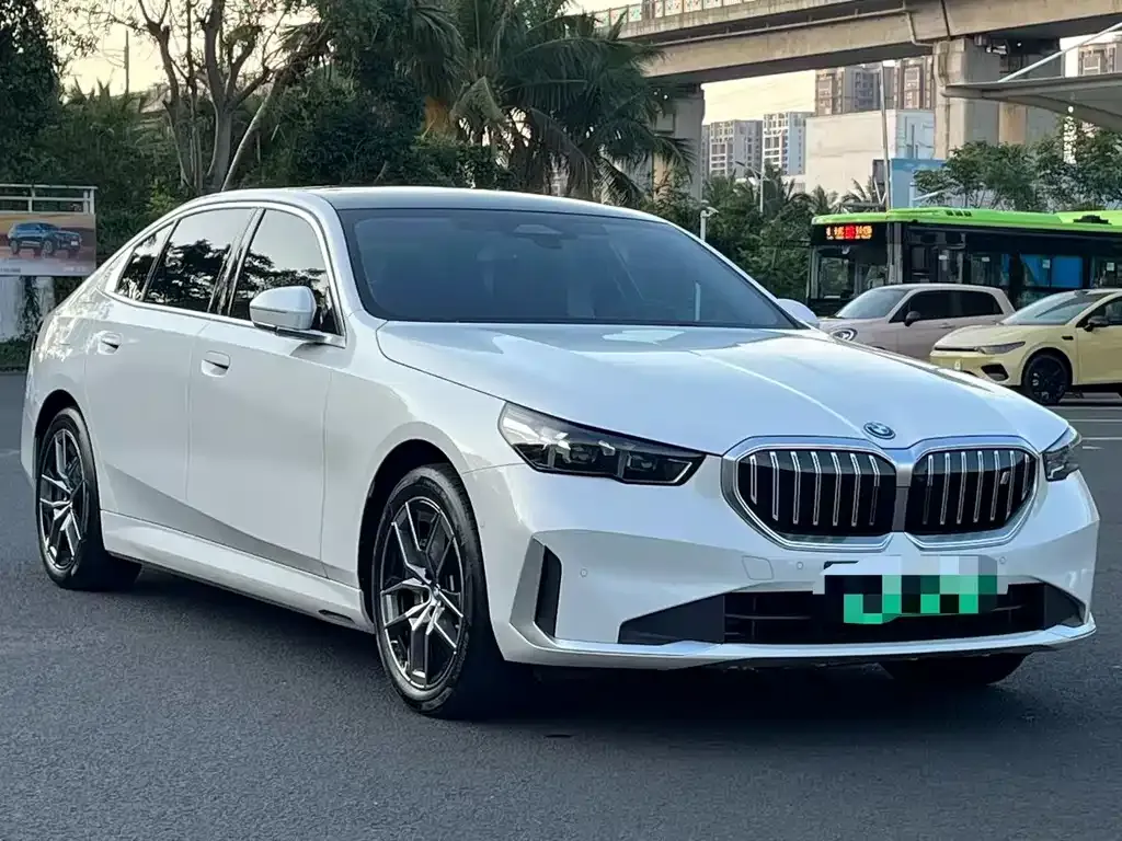 BMW i5 — фото 6