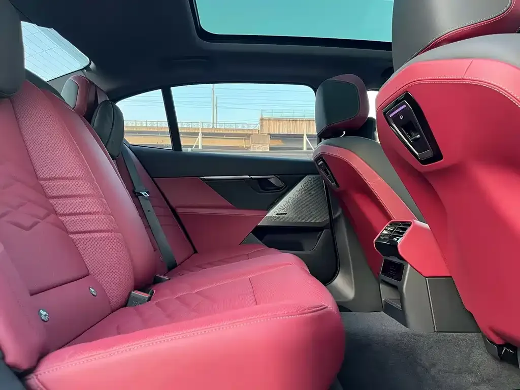 BMW i5 — фото 3