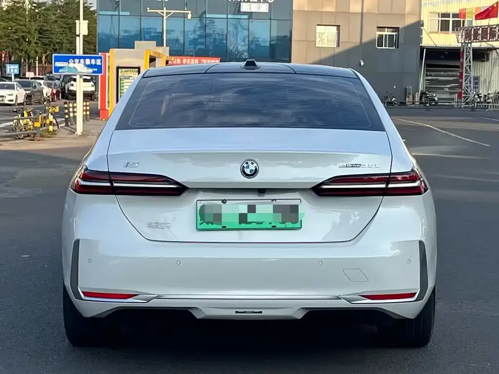 BMW i5 — фото 5