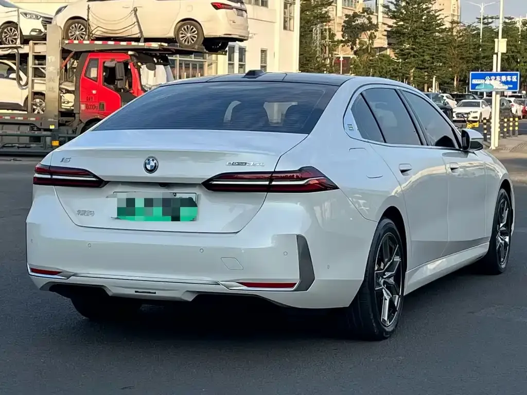 BMW i5 — фото 4