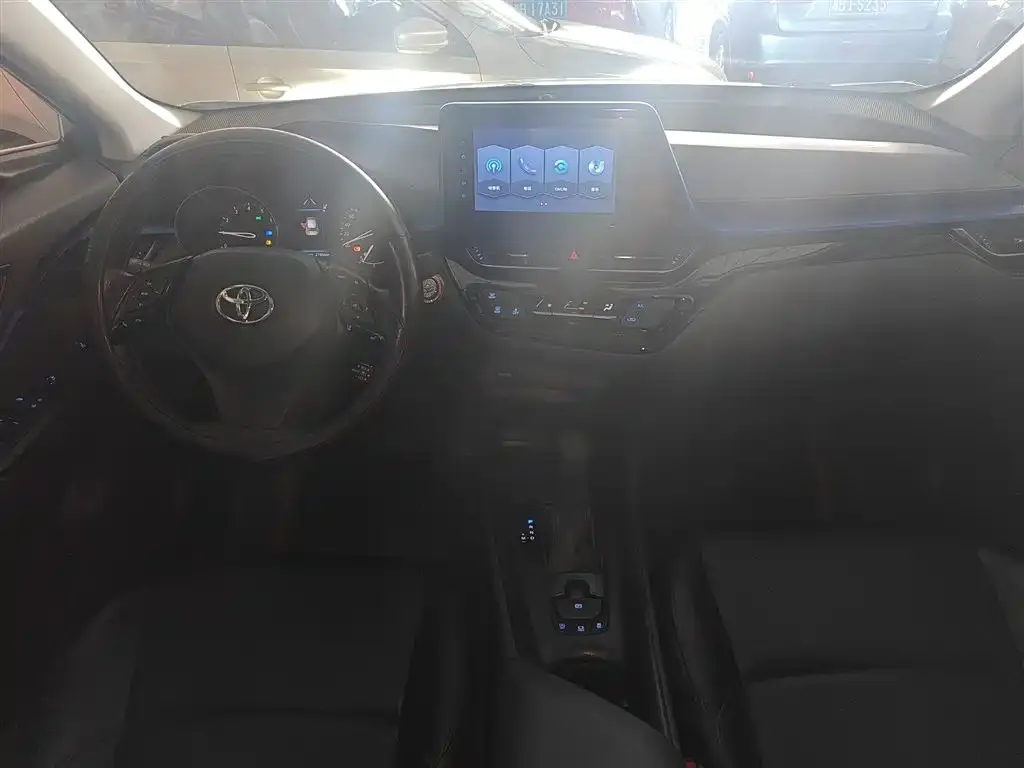 Toyota C-HR — фото 2