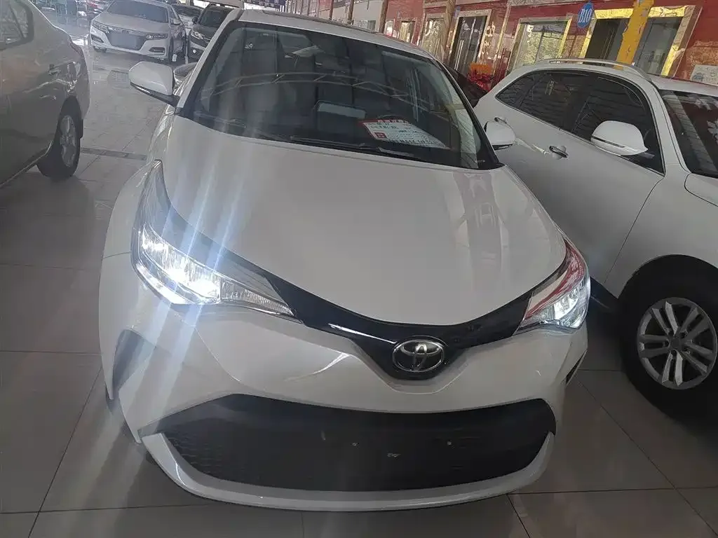 Toyota C-HR — фото 10