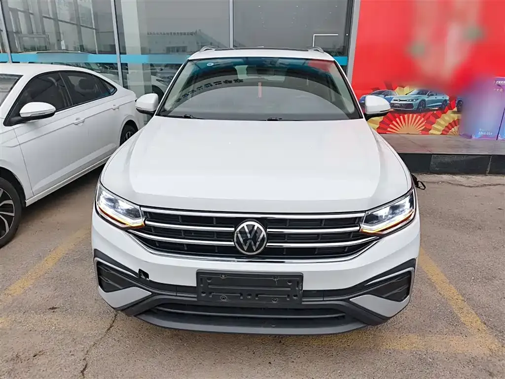Volkswagen Tiguan L — фото 5