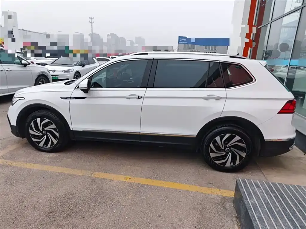 Volkswagen Tiguan L — фото 3