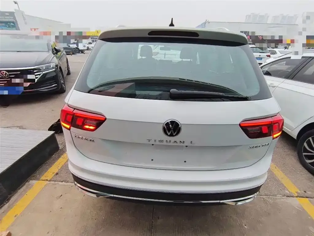 Volkswagen Tiguan L — фото 4
