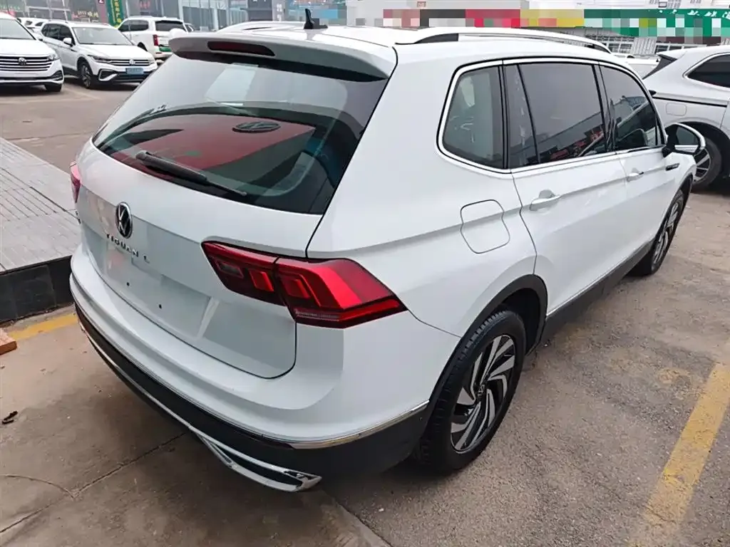 Volkswagen Tiguan L — фото 8