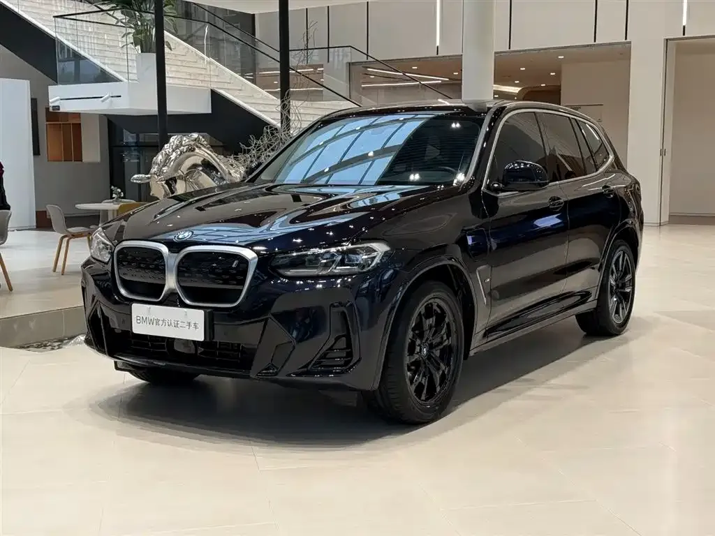 BMW iX3 — фото 1