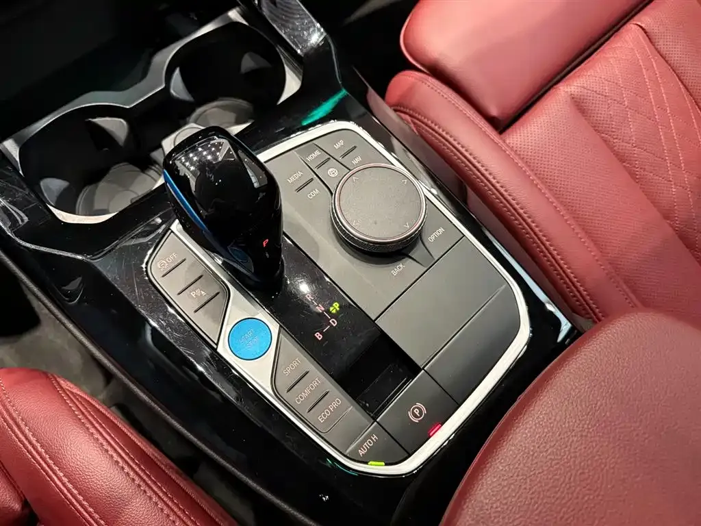 BMW iX3 — фото 10