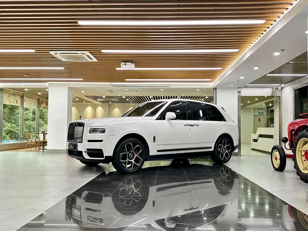Rolls-Royce Cullinan — фото 1
