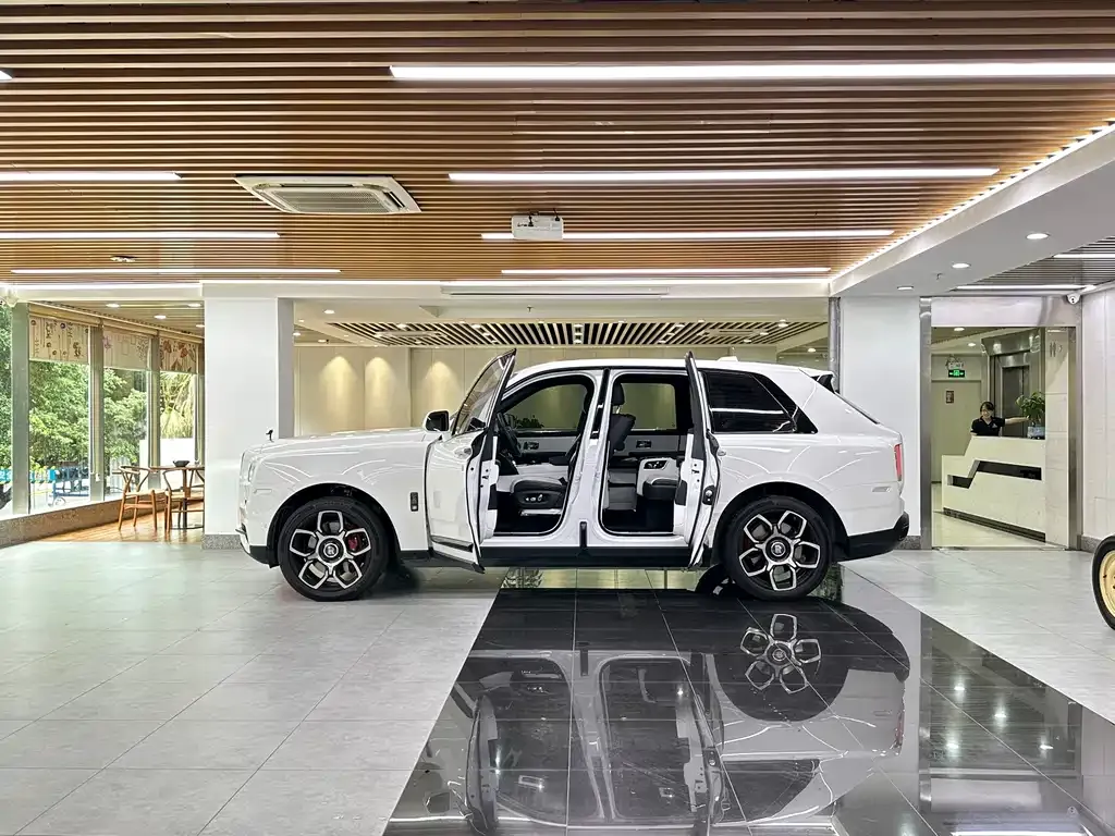 Rolls-Royce Cullinan — фото 7