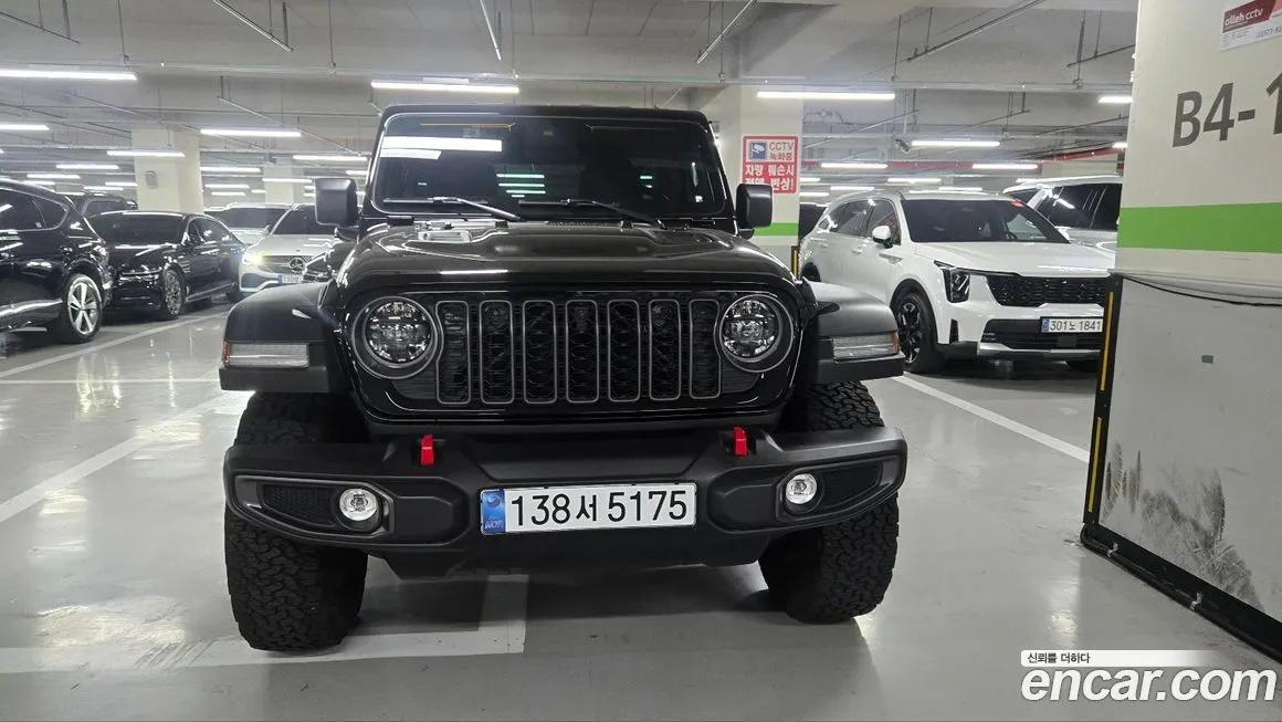 Jeep Wrangler — фото 1