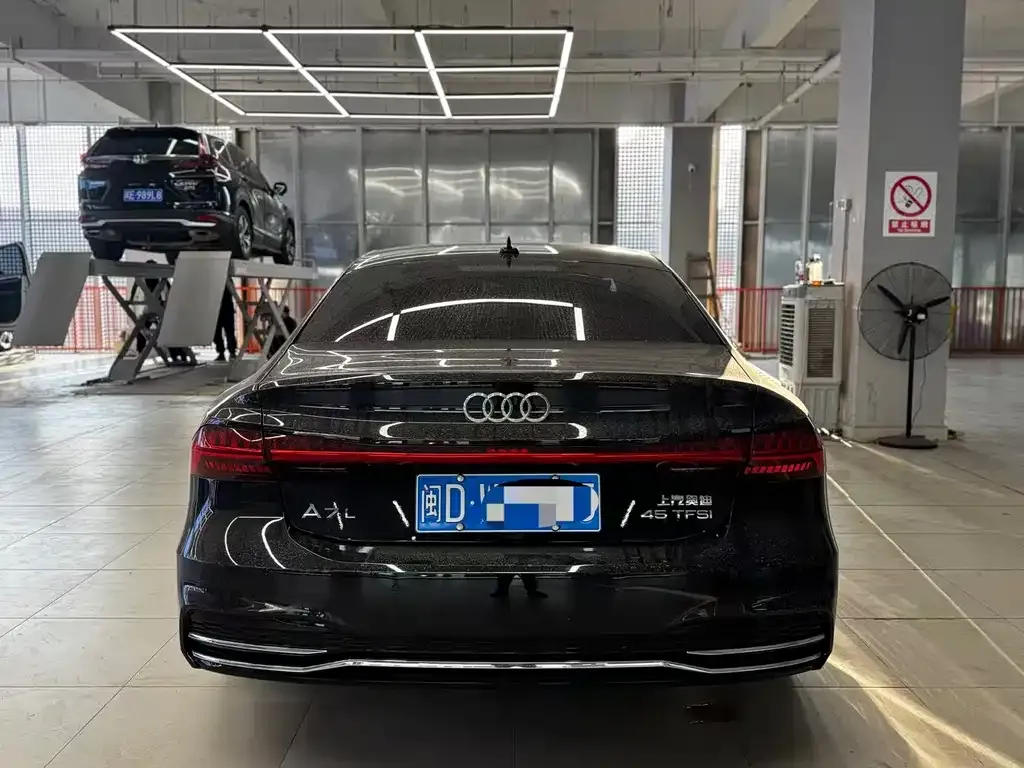 Audi A7L — фото 8
