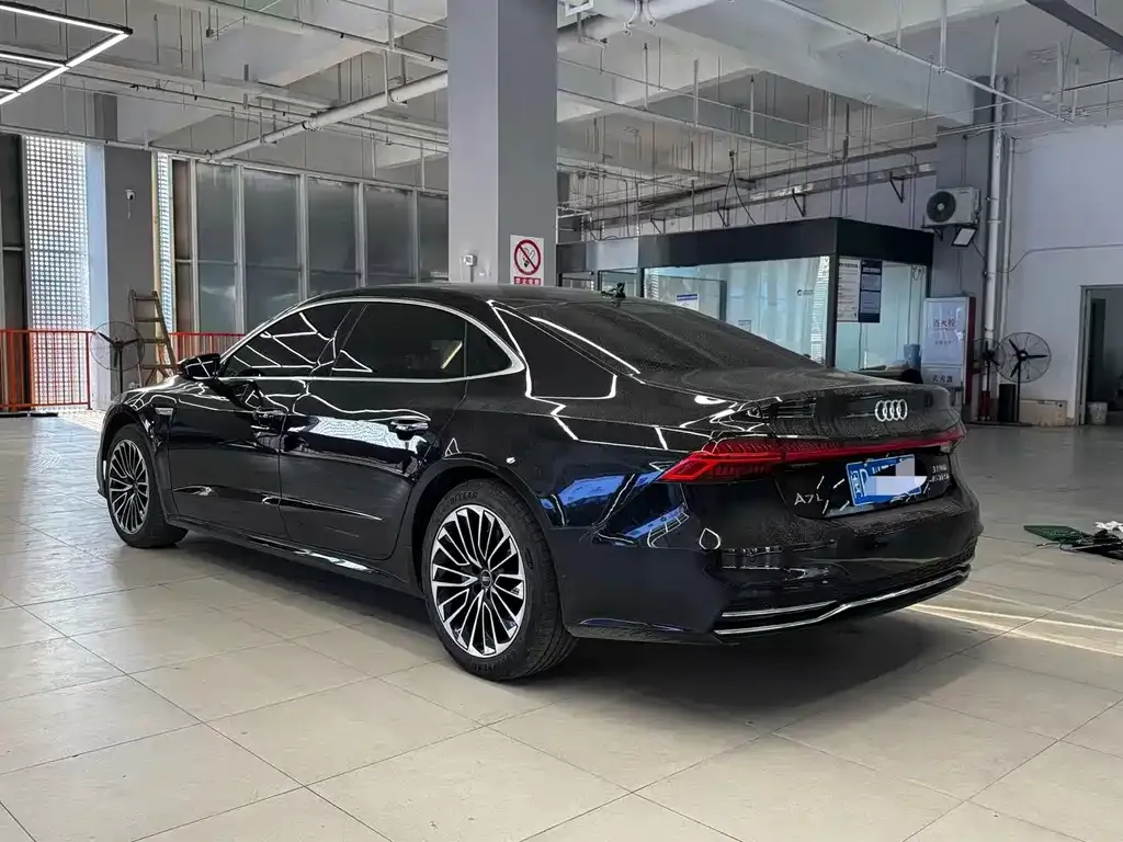 Audi A7L — фото 5