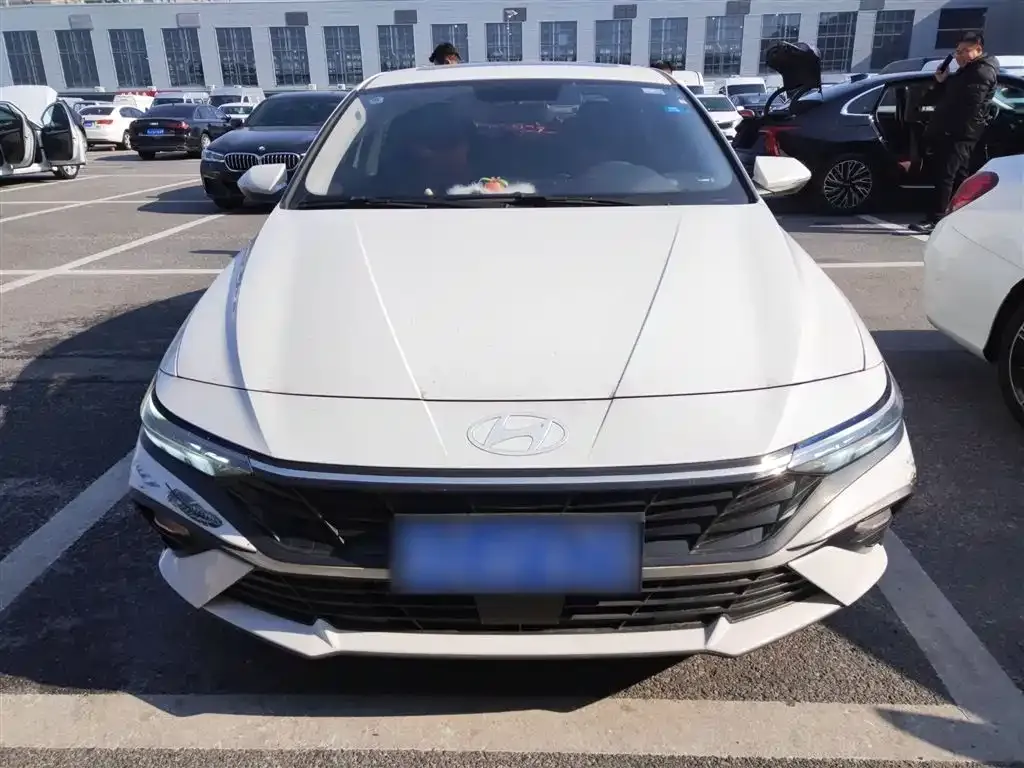 Hyundai Elantra — фото 10