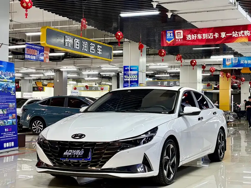 Hyundai Elantra — фото 1
