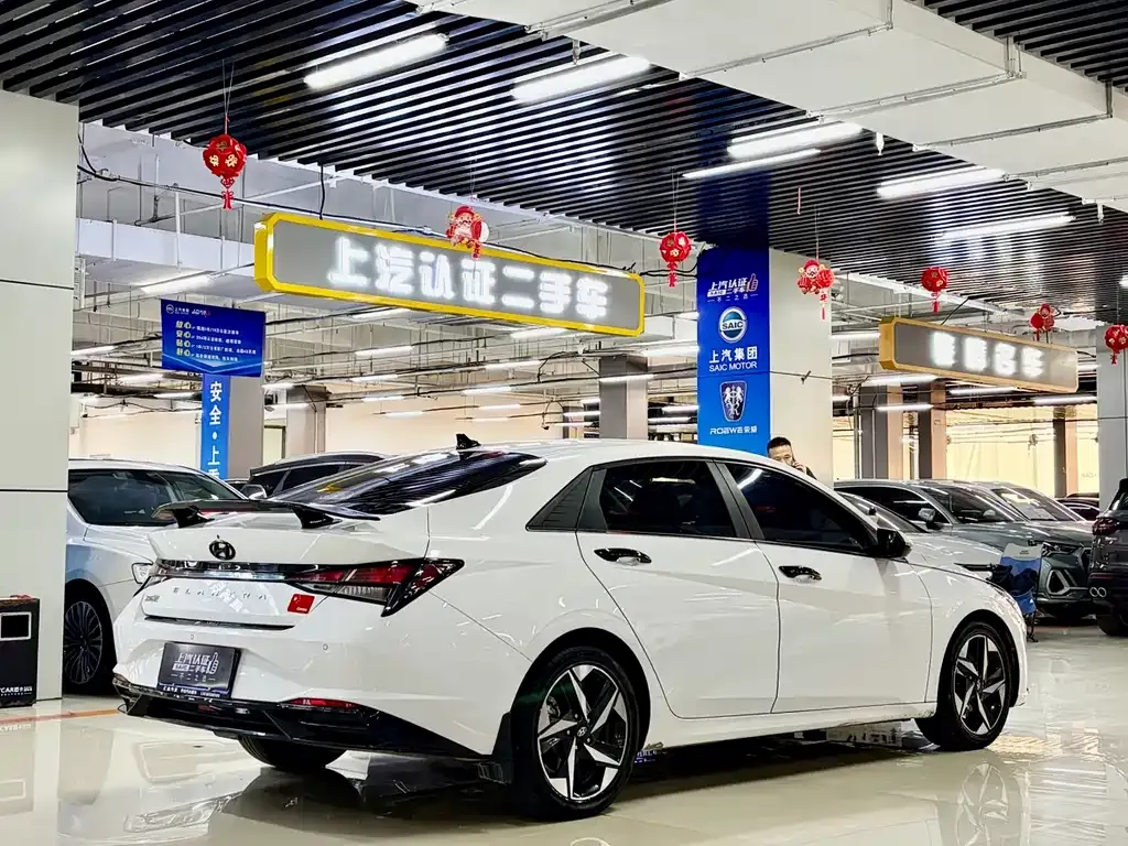 Hyundai Elantra — фото 4