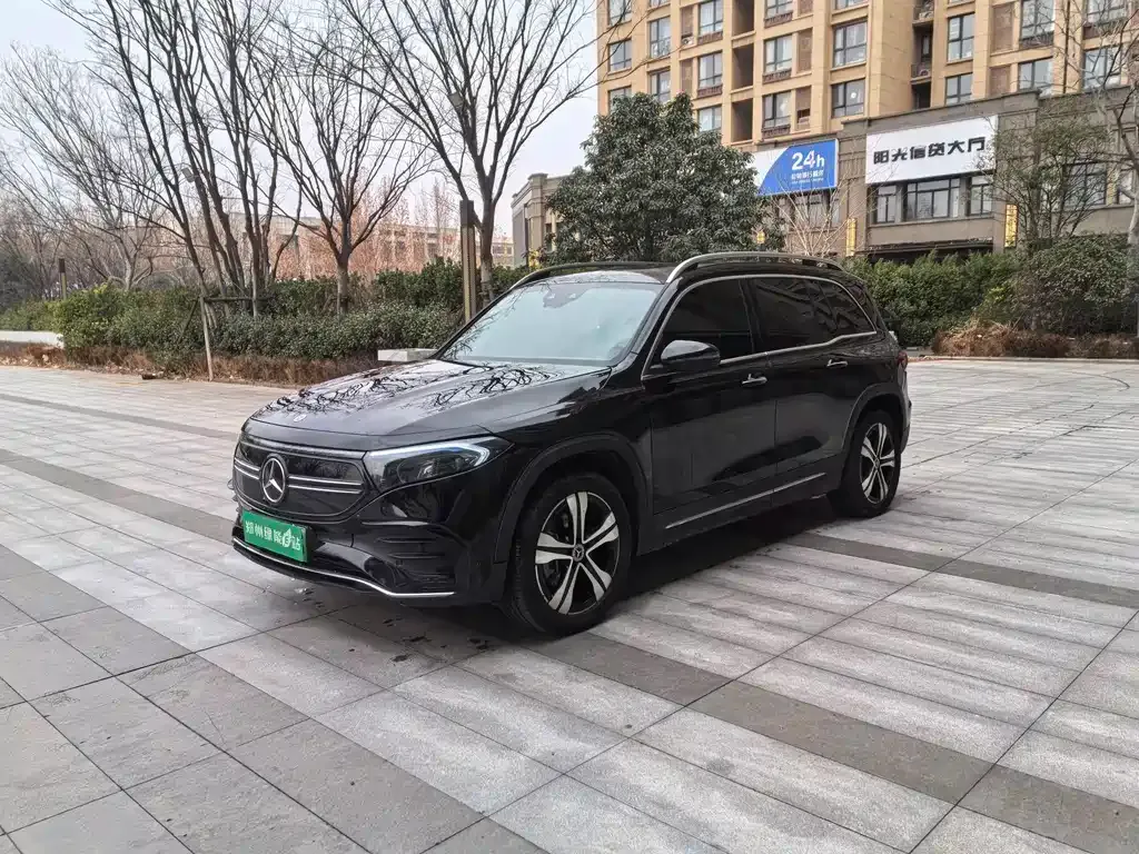 Mercedes-Benz EQB — фото 1