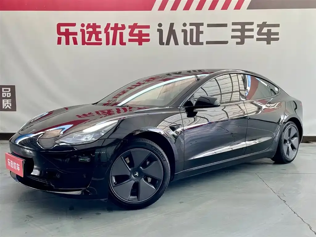 Tesla Model 3 — фото 1