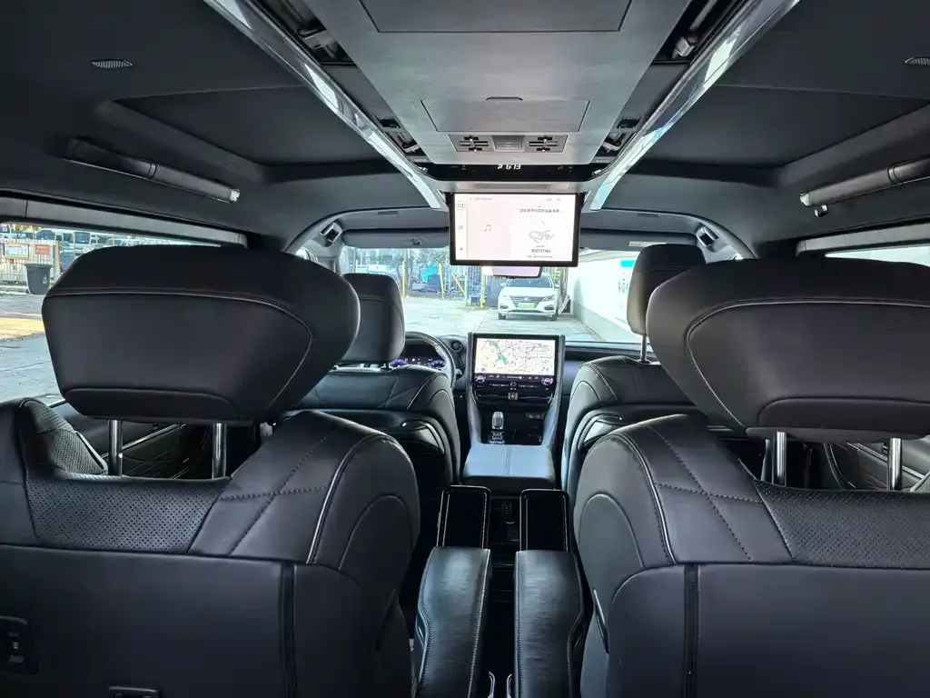 Toyota Alphard — фото 4