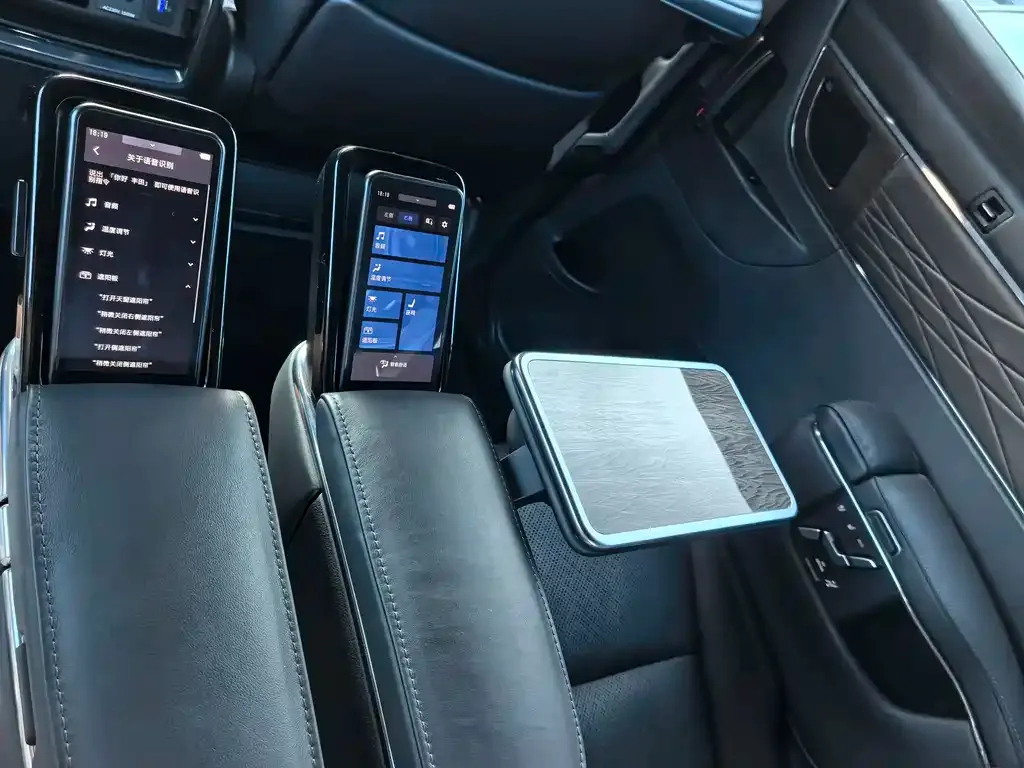 Toyota Alphard — фото 3