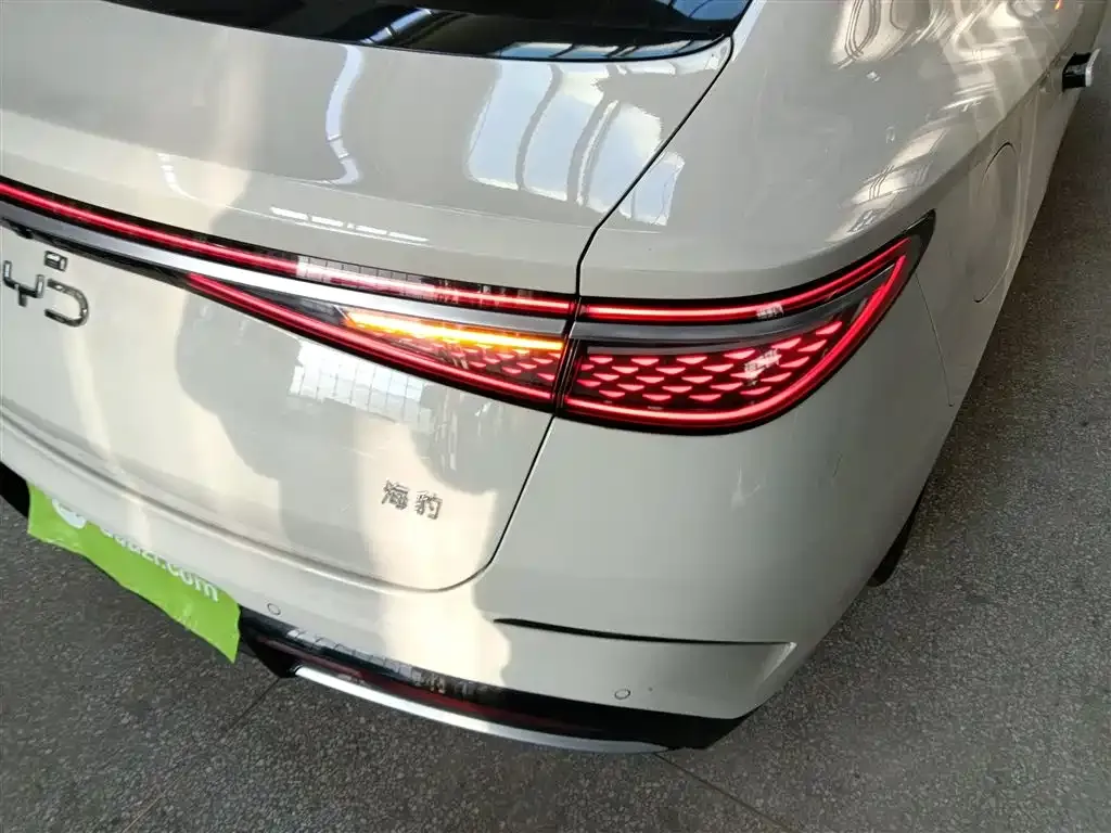 BYD Seal — фото 8
