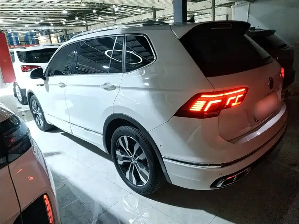 Volkswagen Tiguan L — фото 4