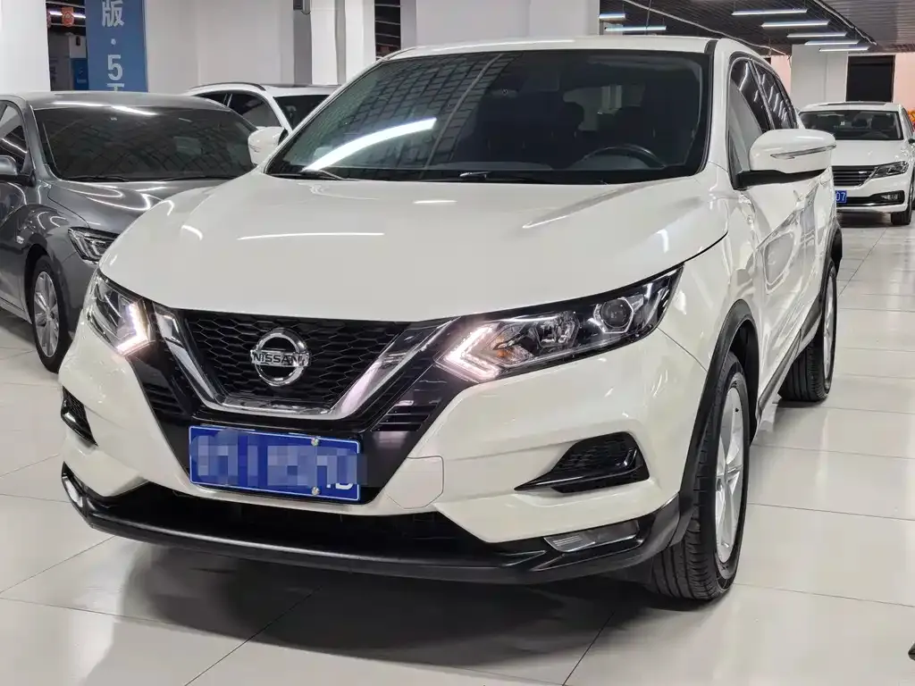 Nissan Qashqai — фото 1