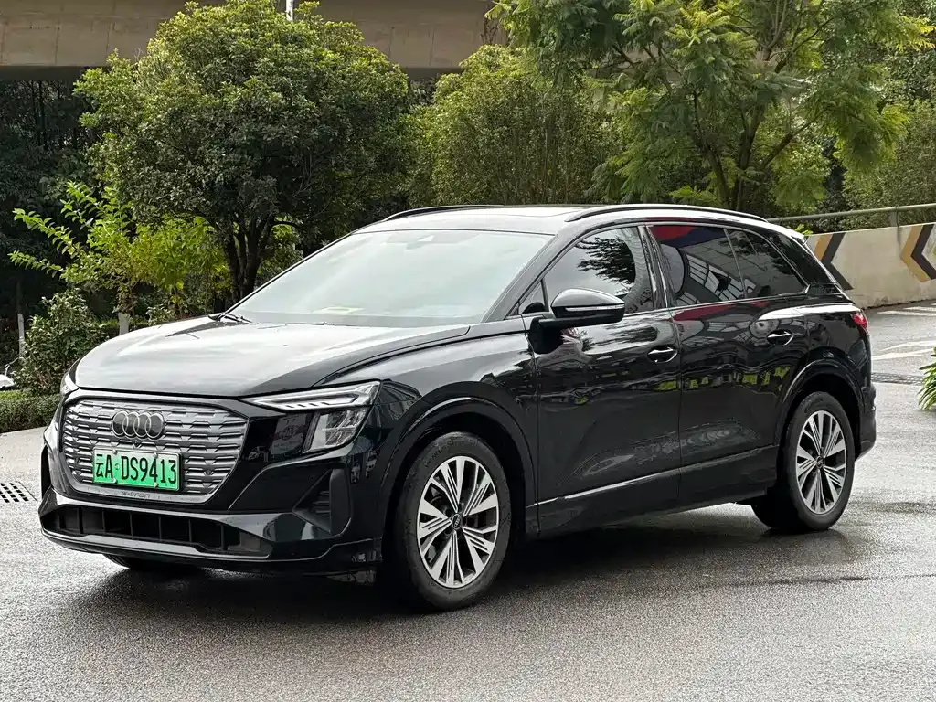 Audi Q5 e-tron — фото 1
