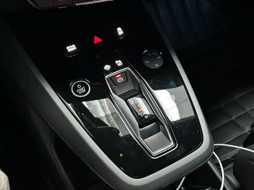 Audi Q5 e-tron — фото 2