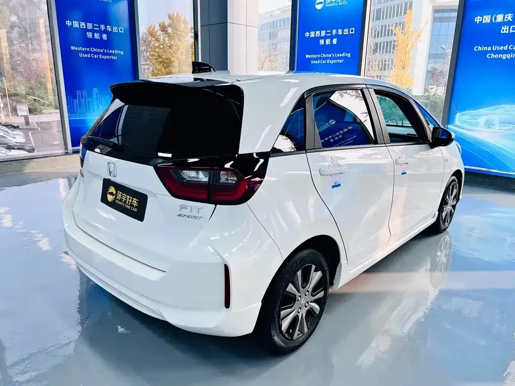 Honda Fit — фото 7
