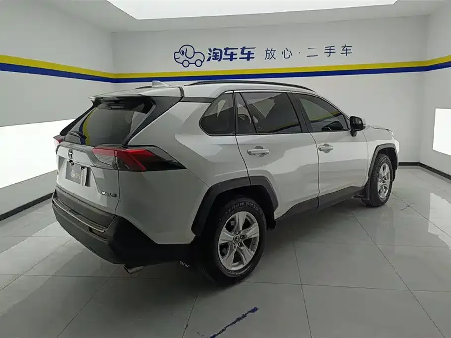 Toyota RAV4 — фото 2