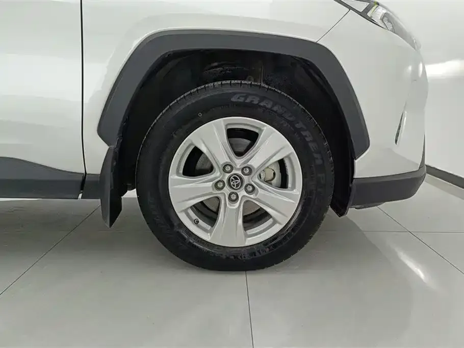 Toyota RAV4 — фото 6