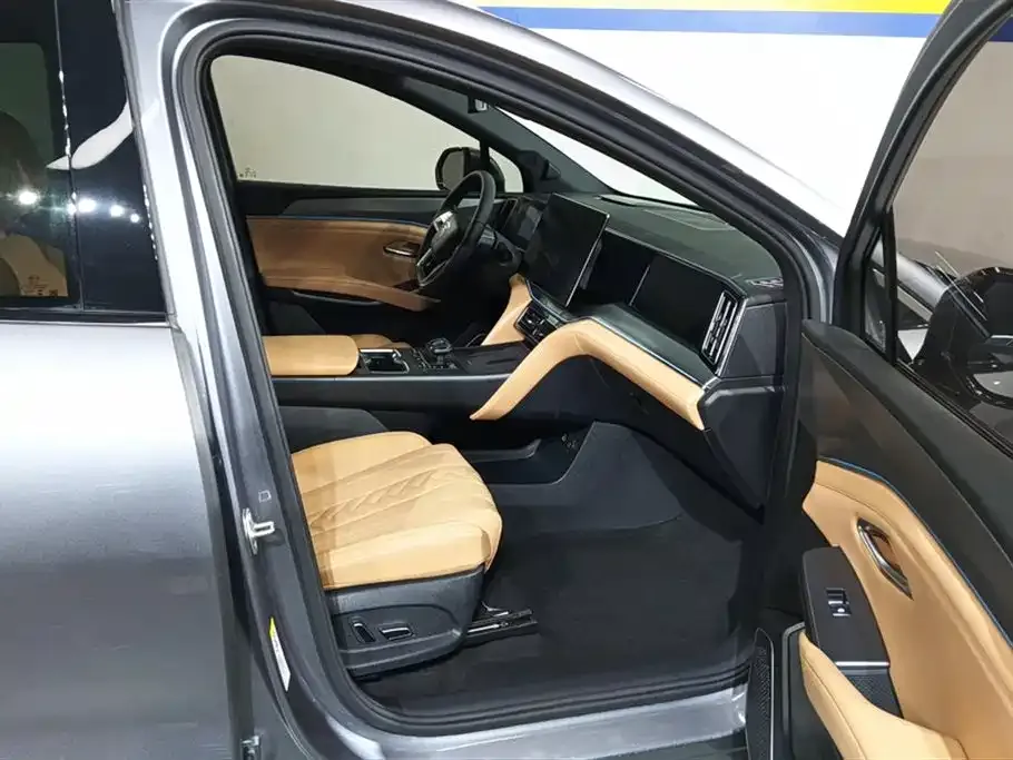 BYD L DM-i — фото 9