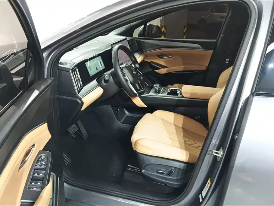 BYD L DM-i — фото 10