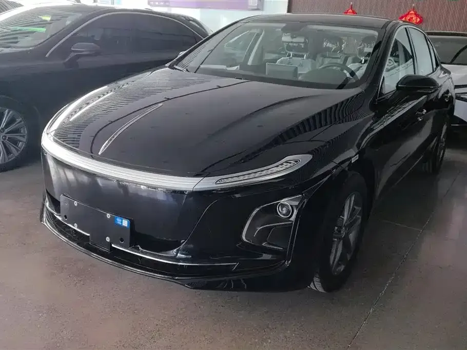 Hongqi E-QM5 — фото 1