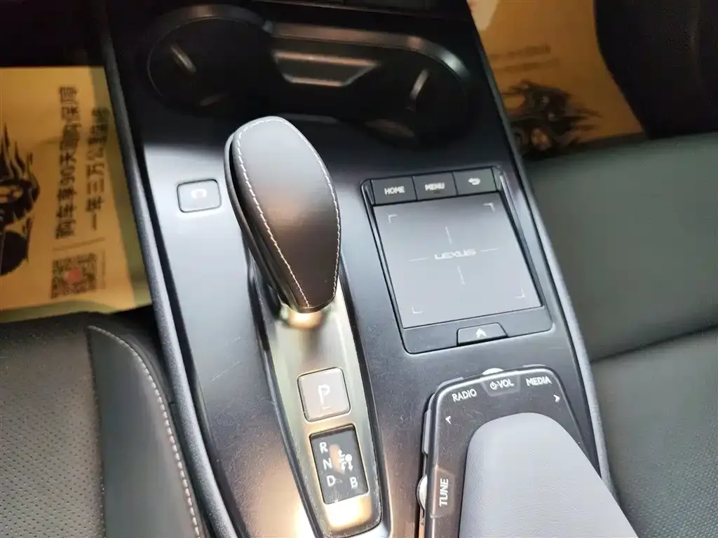 Lexus UX New Energy — фото 6