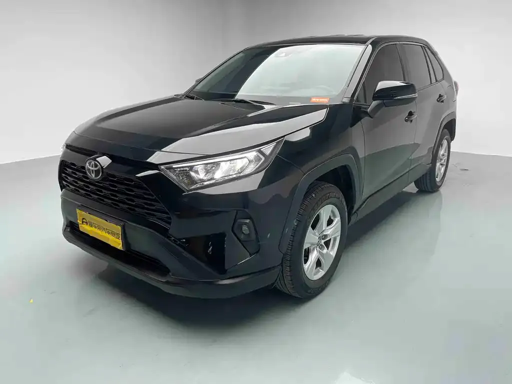 Toyota RAV4 — фото 1
