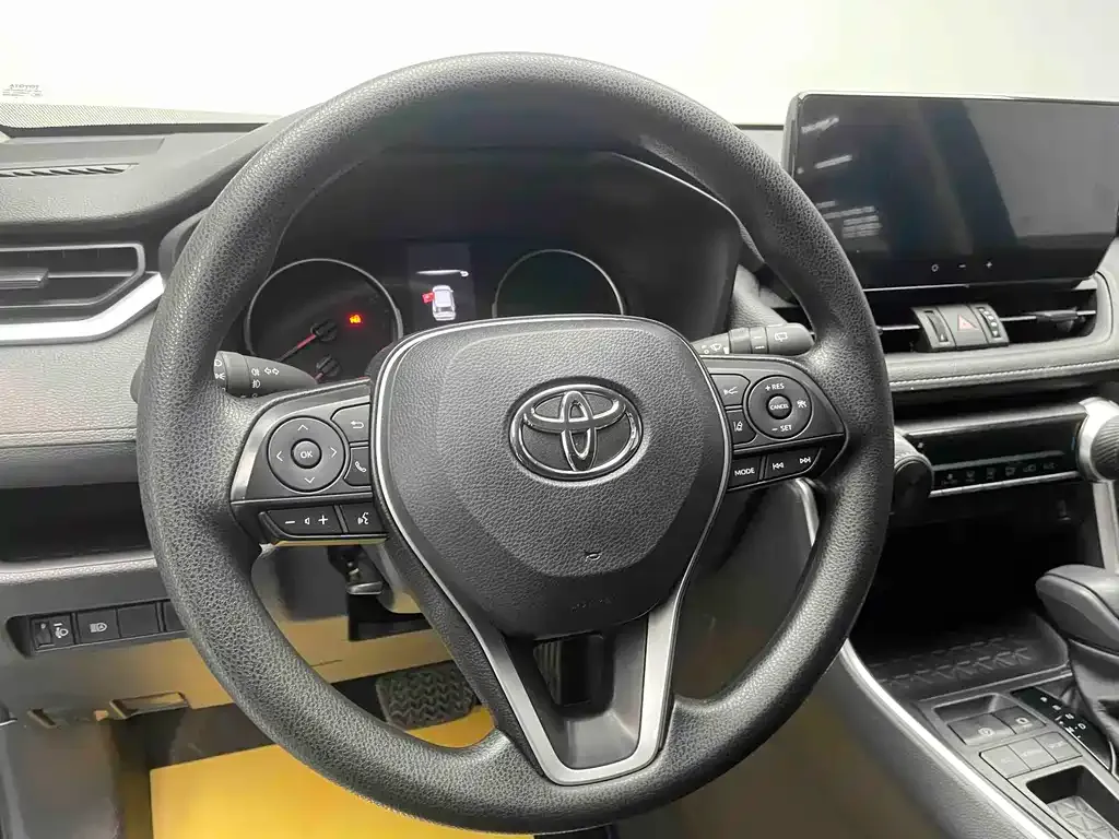 Toyota RAV4 — фото 3