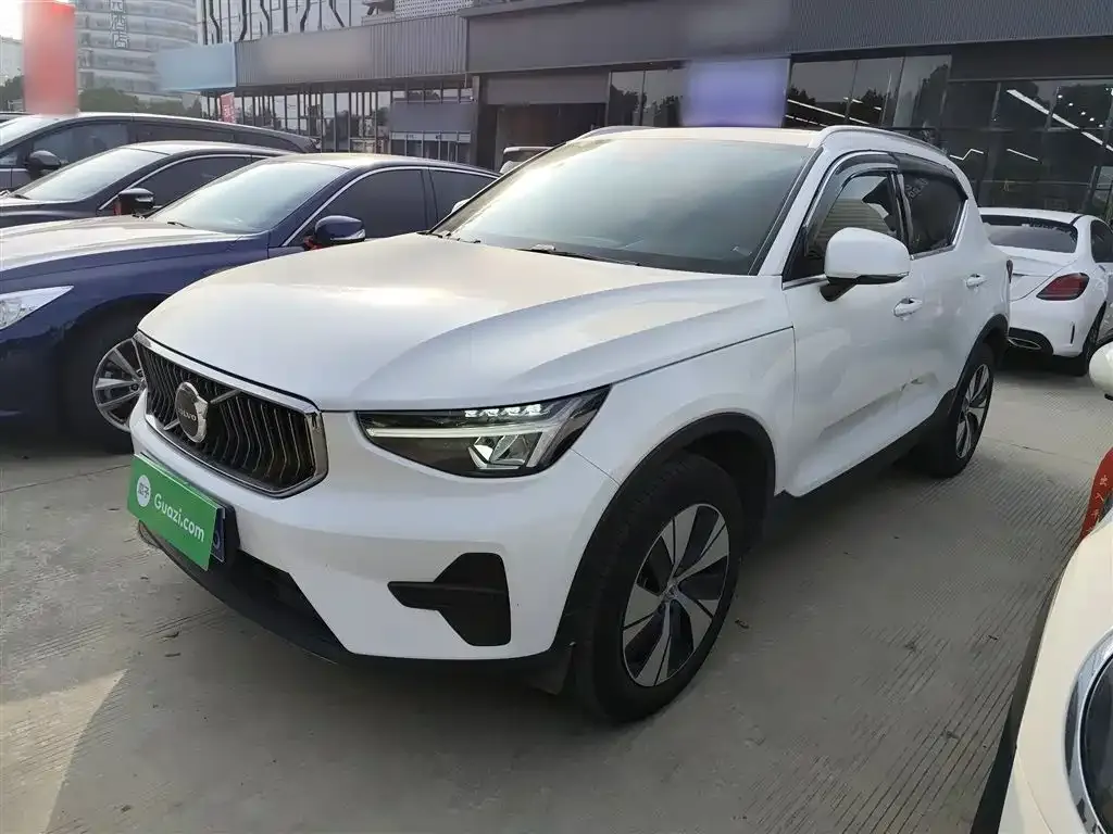 Volvo XC40 — фото 6