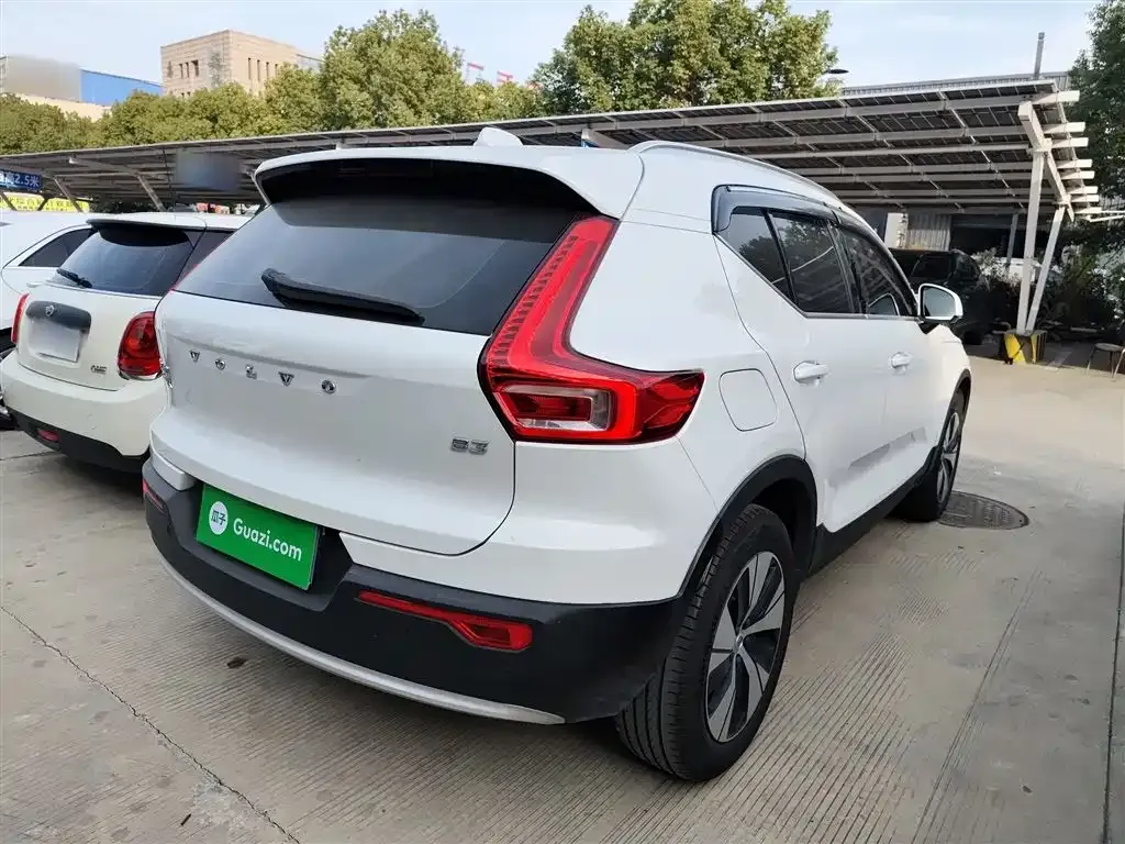 Volvo XC40 — фото 2