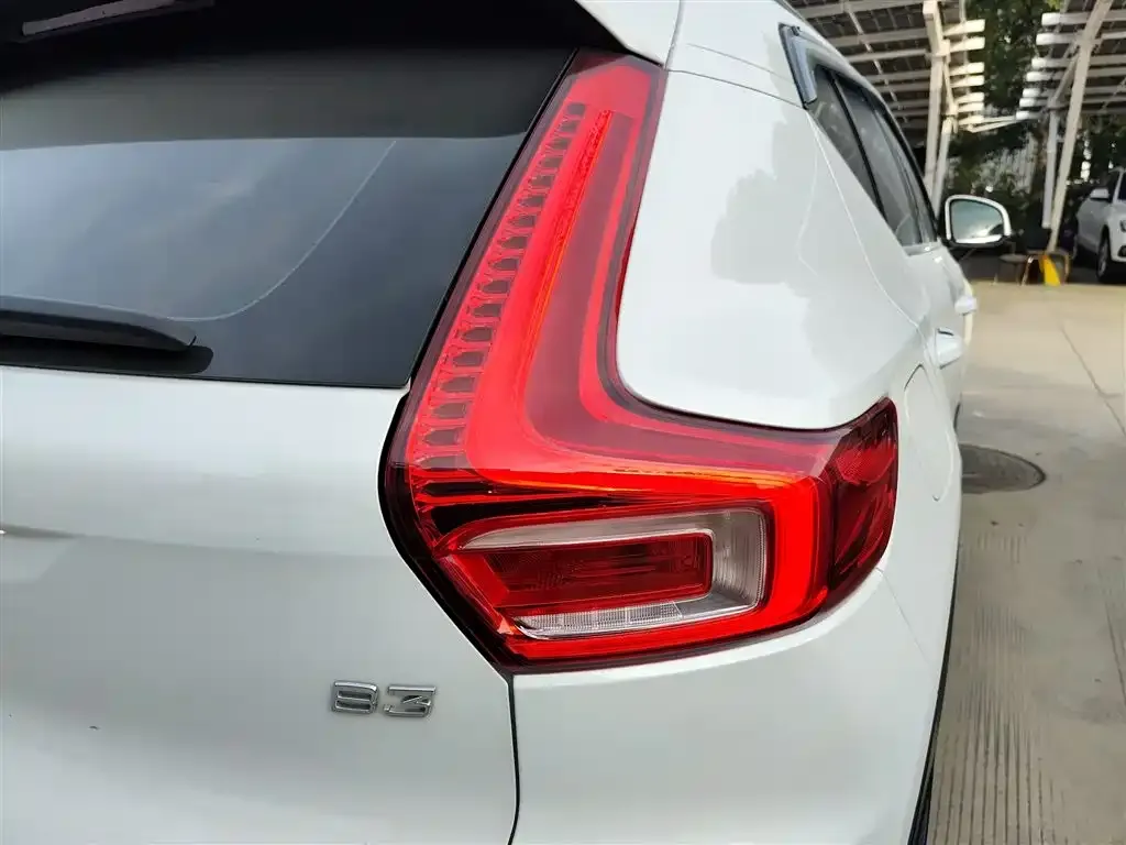 Volvo XC40 — фото 3