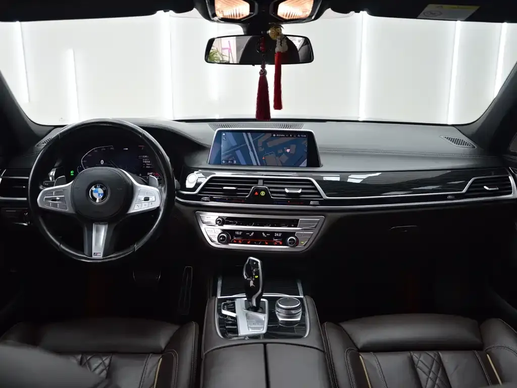 BMW 7 Series — фото 10