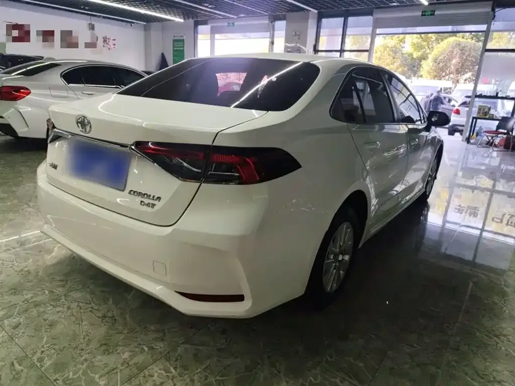 Toyota Corolla — фото 7