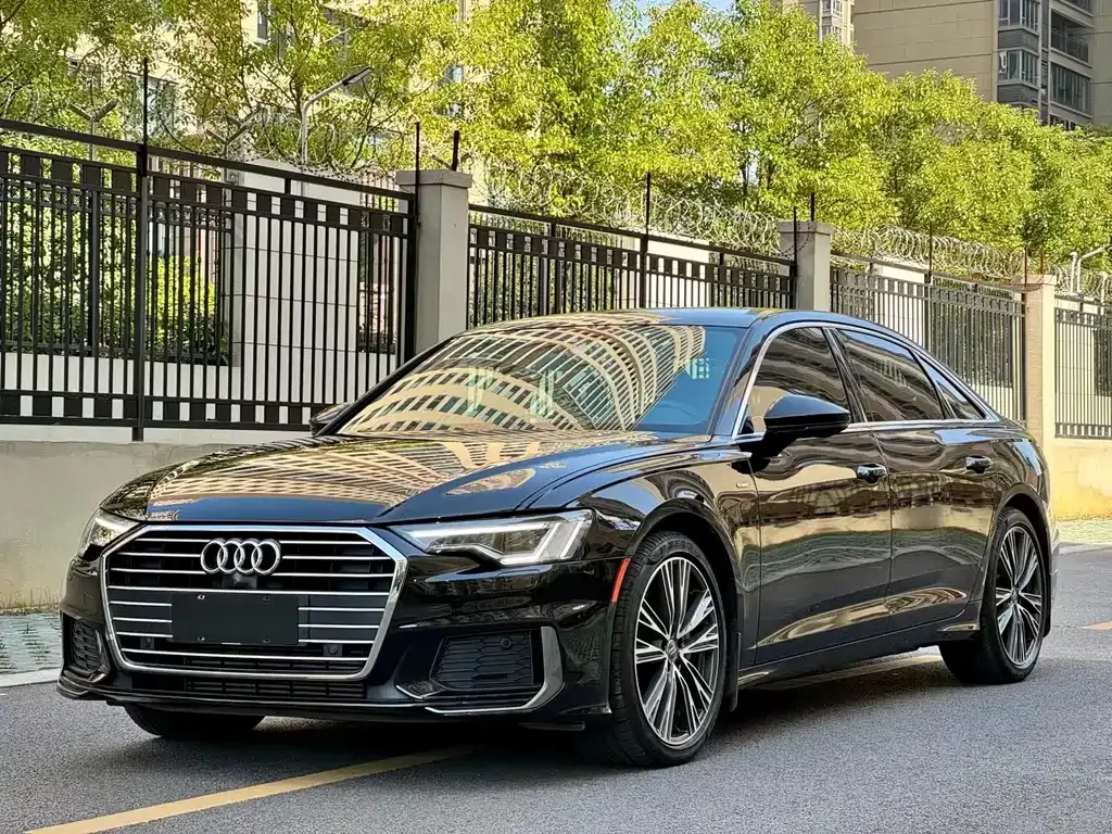 Audi A6L — фото 1