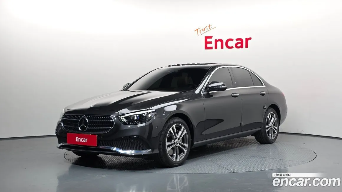Mercedes-Benz E-Class — фото 1
