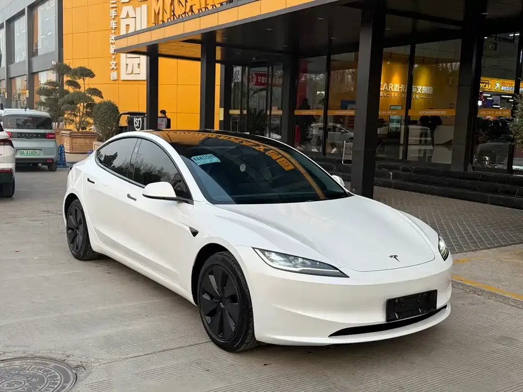 Tesla Model 3 — фото 4